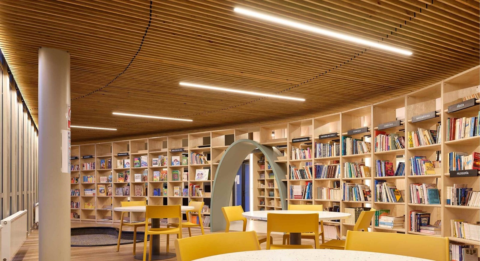 Biblioteca Colegio Montemar | Lighting Design: Victoria Campino | Arquitectura: QDL Arquitectos y Rodrigo Aguirre