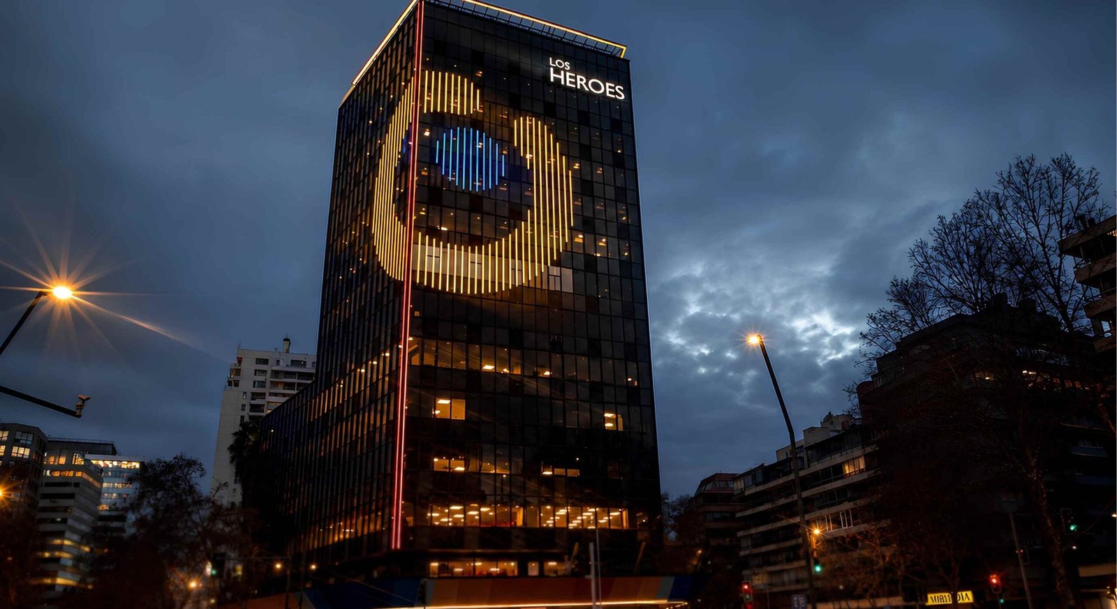 Fachada Los Heroes | Arquitectura: Alejandro Estevez | Lighting Design: Gaspar Arenas Luz+Diseño
