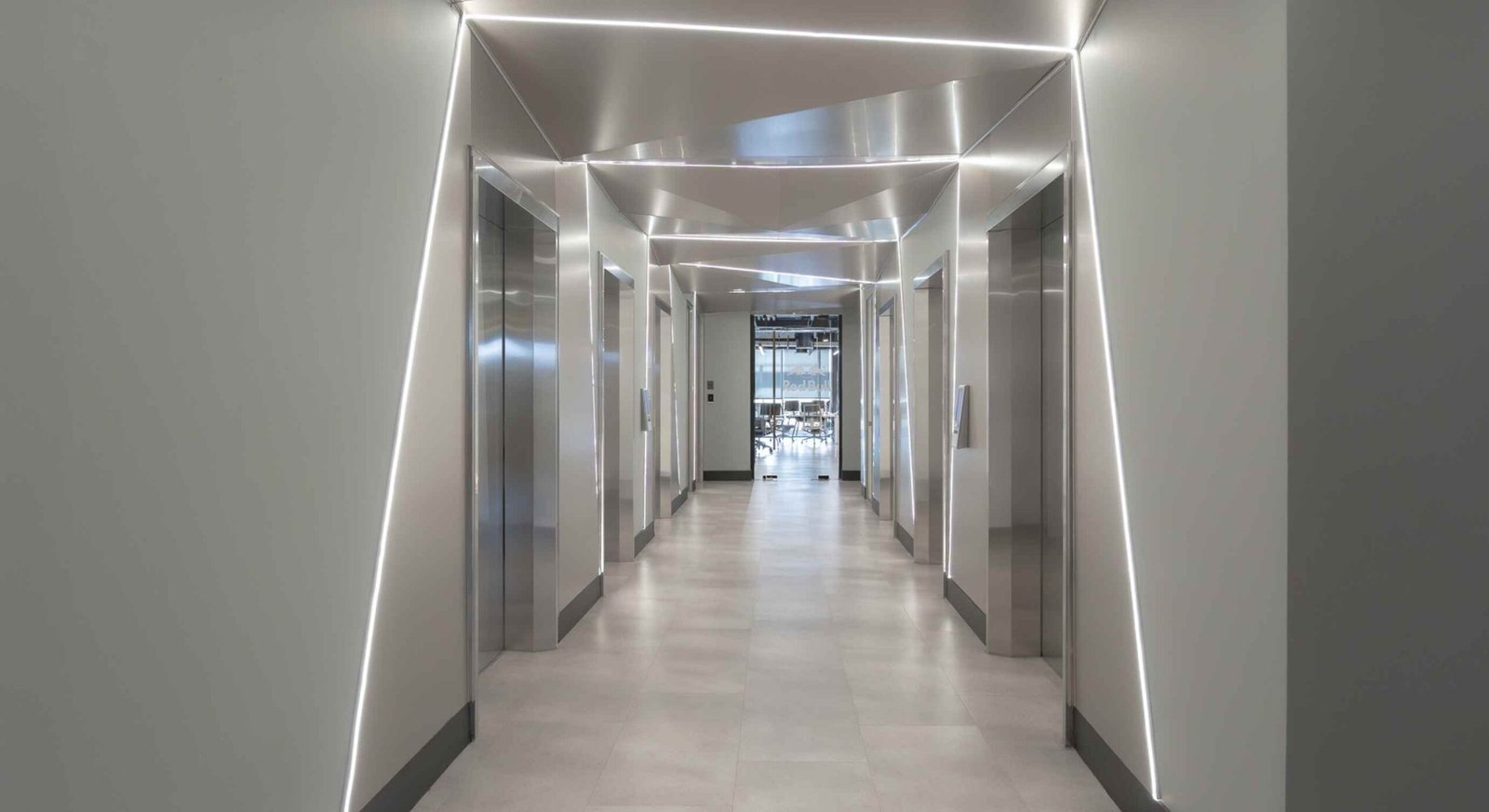 Oficina RedBull | Arquitectura y Diseño: Mussa Arquitectos