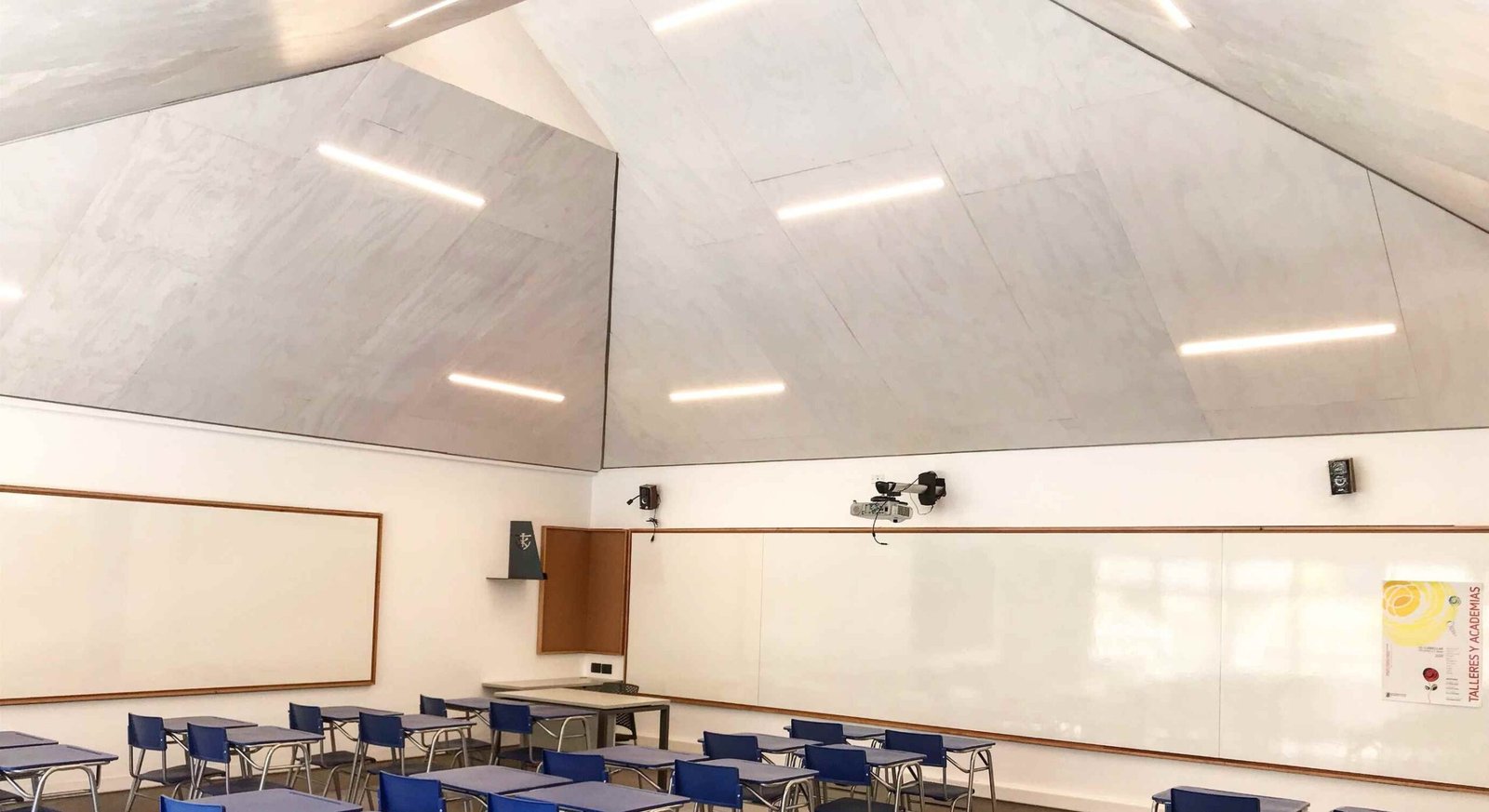 Colegio Saint George | Lighting Design: Docevolts | Arquitectura: Elton Deves Arquitectos