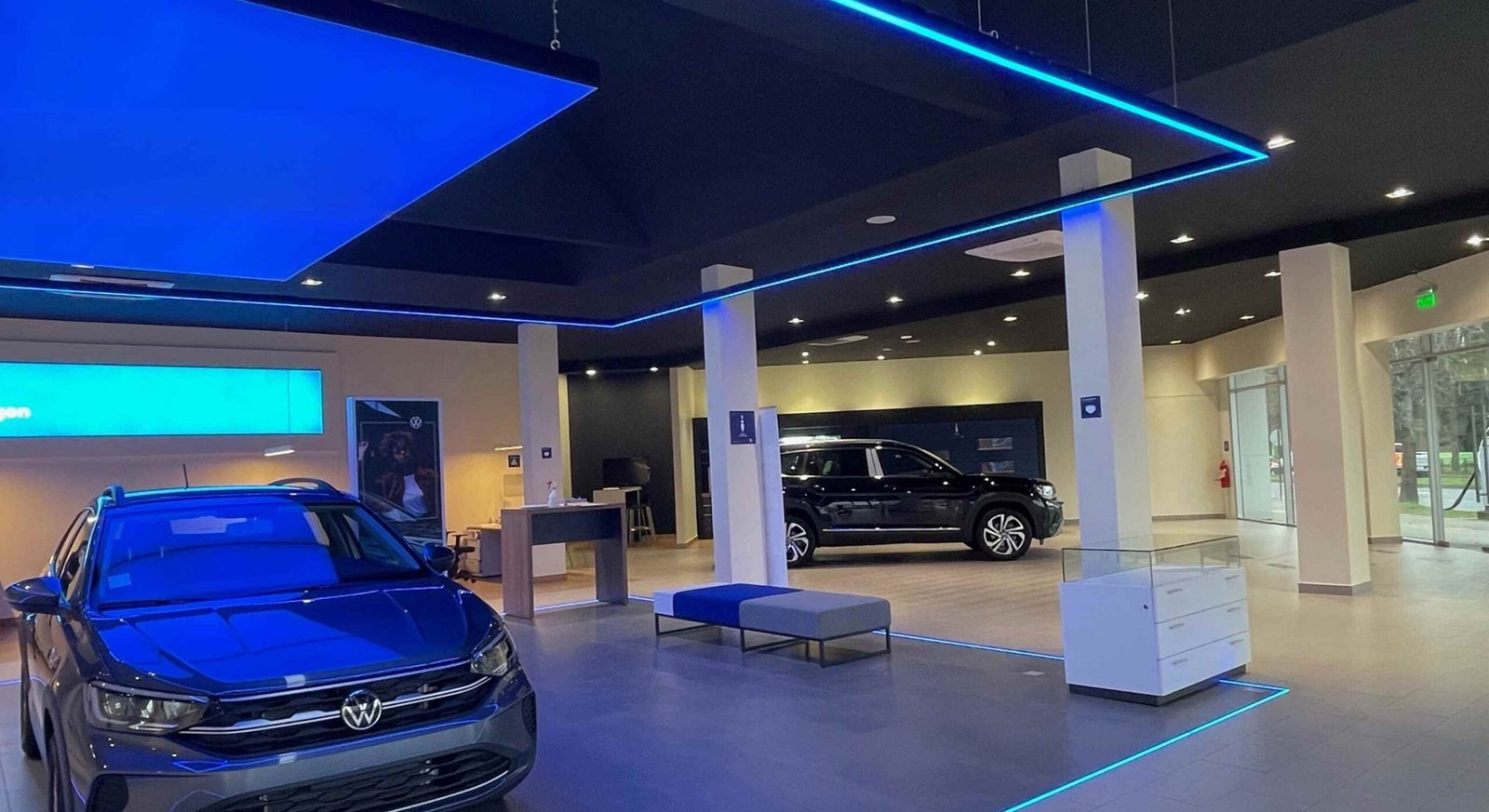 Sala de Venta Volkswagen Sucursal Achondo | Arquitectura: Indigo Arquitectos
