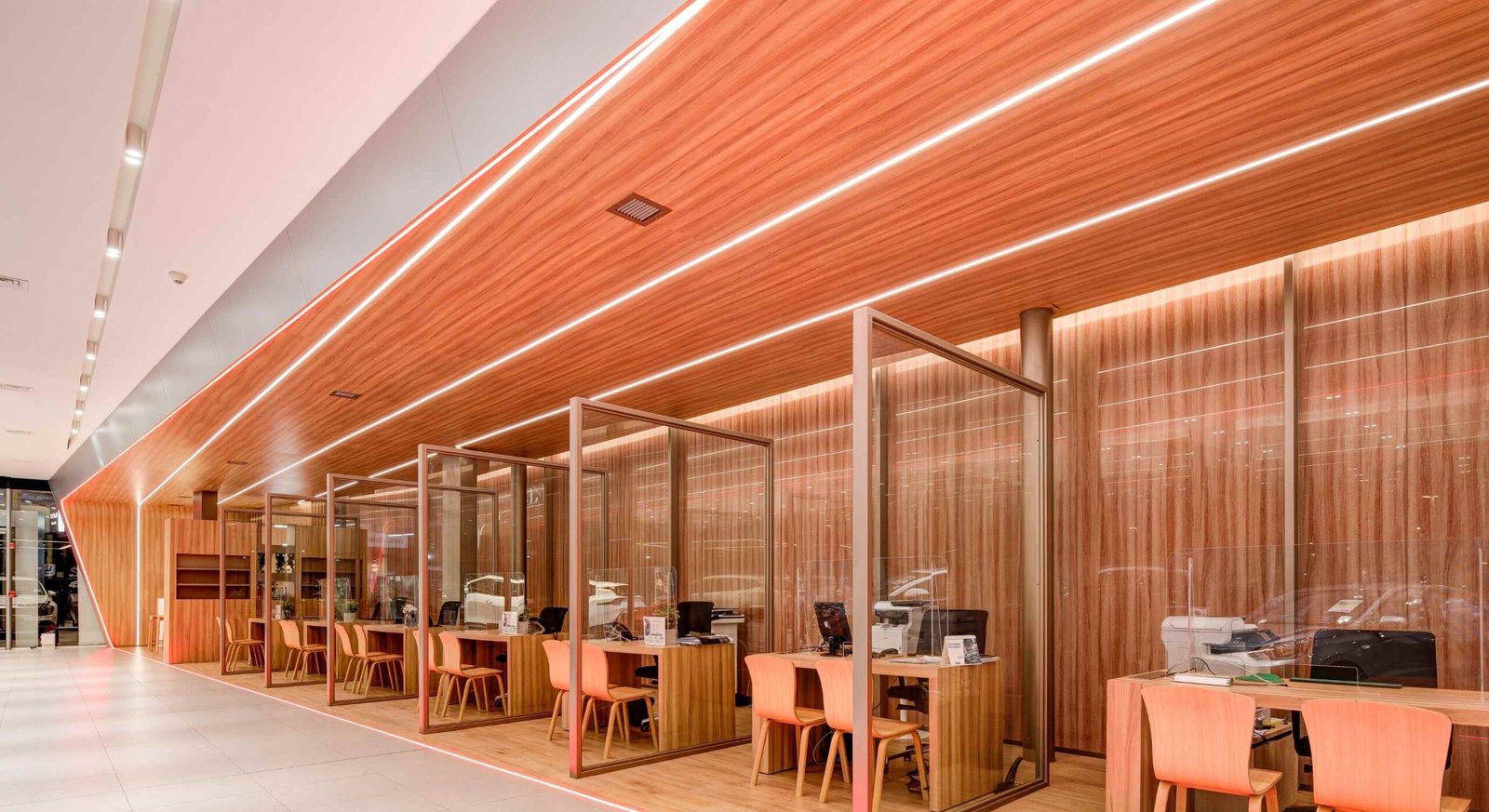 Showroom KIA Las Condes | Arquitectura: Índigo | Lighting Design: Concept Design Korea